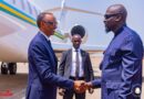Diplomatie : dès sa descente d’avion, le président Paul Kagamé accueilli par le Général Mamadi Doumbouya