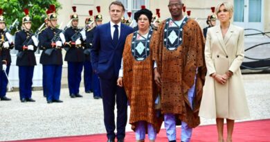 PARIS JO: Le PM Amadou Oury Bah échange avec le président Macron