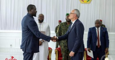 Six (6) nouveaux ambassadeurs présentent leurs lettres de créance au Président de la République, chef de l’Etat le Général Mamadi Doumbouya