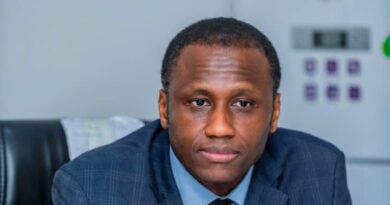 Banque centrale de Guinée : Mamadi Doumbouya reconduit Karamo Kaba et ses adjoints 