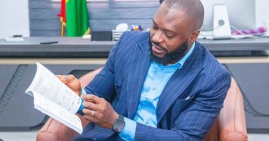 Littérature : Moussa Fofana dédicace deux ouvrages portant sur la connaissance et un meilleur respect du droit d’auteur en Guinée