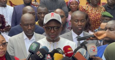 Ratoma : le ministre Alpha Bacar Barry lance les épreuves du CEE à l’EP Konimodou