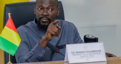 Mamadi Doumbouya ferme: Désormais, l’or extrait de notre sous-sol sera transformé ici.. »