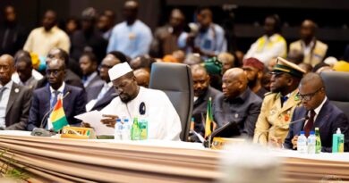 Mamadi Doumbouya au sommet de la CEDEAO : « Les sanctions ne sont pas la solution. »