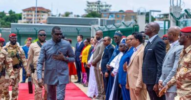 Retour à Conakry : le President Mamadi Doumbouya n’est pas apparu debout sur le toit de son véhicule