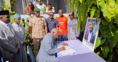 Décès de Sidya Touré : le Premier ministre aux côtés de la famille du défunt