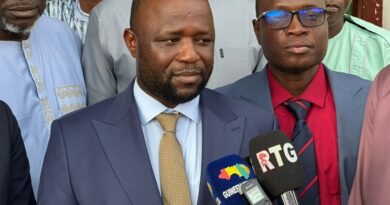Modernisation de l’administration : Faya Bourouno présente le projet de guichet unique aux 13 maires de Conakry