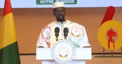 Mamadi Doumbouya s’adresse à la jeunesse : « ton avenir est ici, en République de Guinée. Ta place est ici. » (Discours)