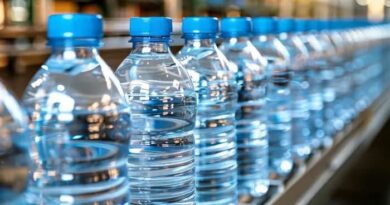 Hausse du prix de l’eau en bouteille : le ministère du Commerce hausse le ton